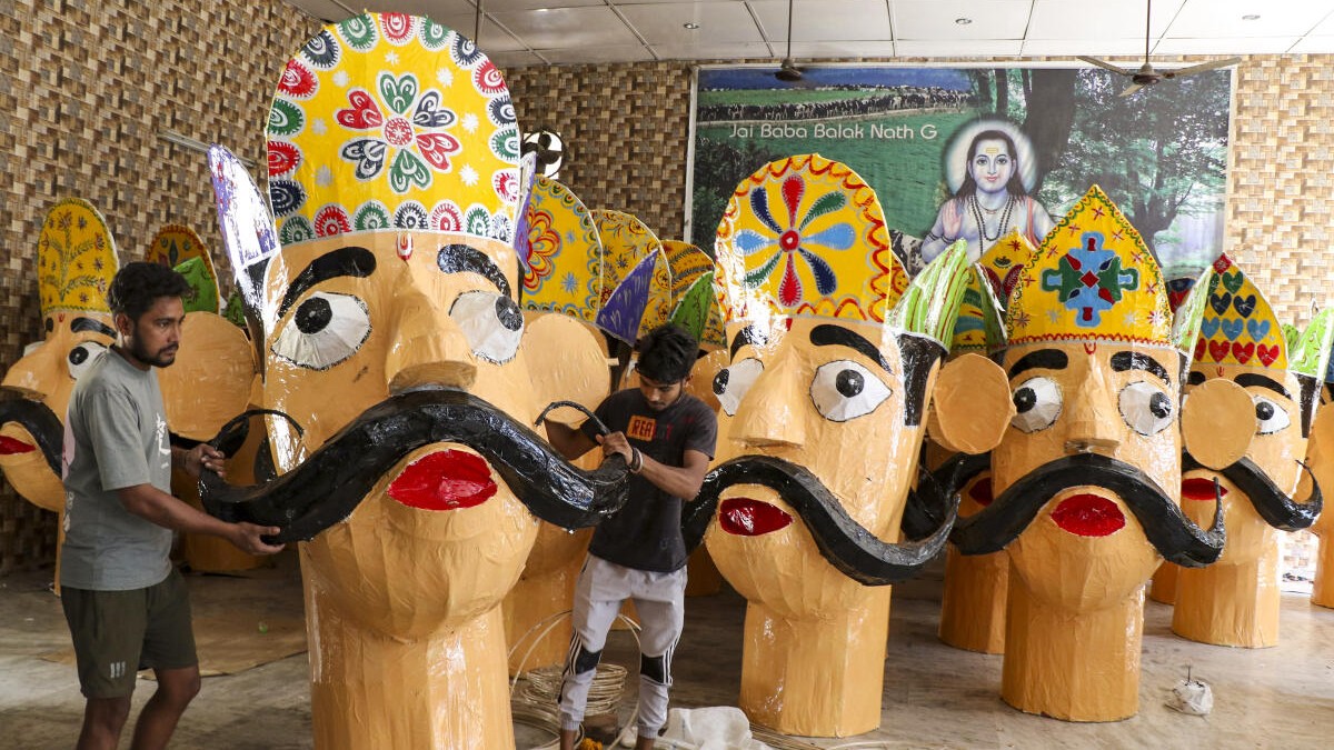 In this Lucknow temple, demon king Ravana is worshipped on Vijayadashami