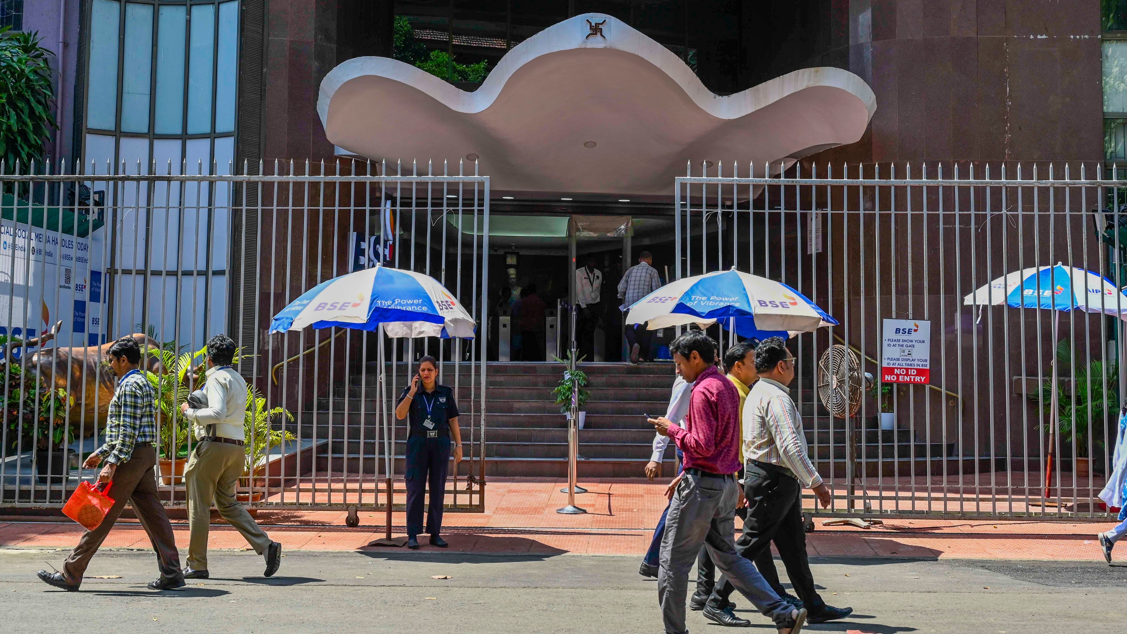 Sensex, Nifty pare early gains, trade lower in the afternoon trade