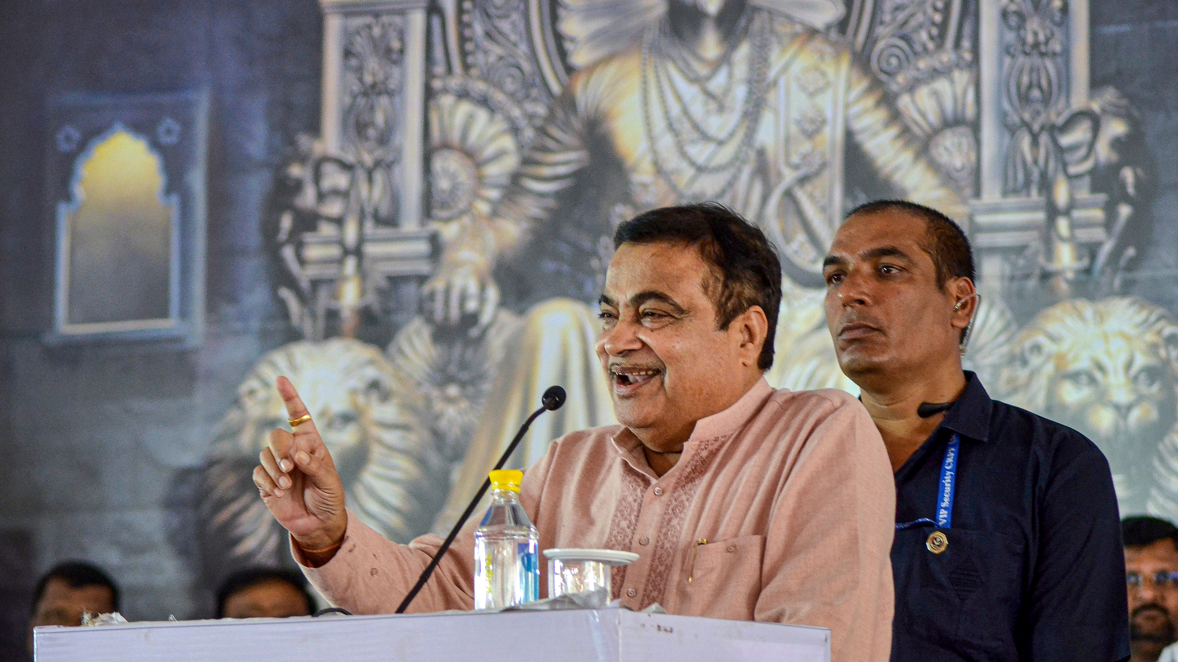Nitin Gadkari launches Humsafar policy to provide wayside amenities 
