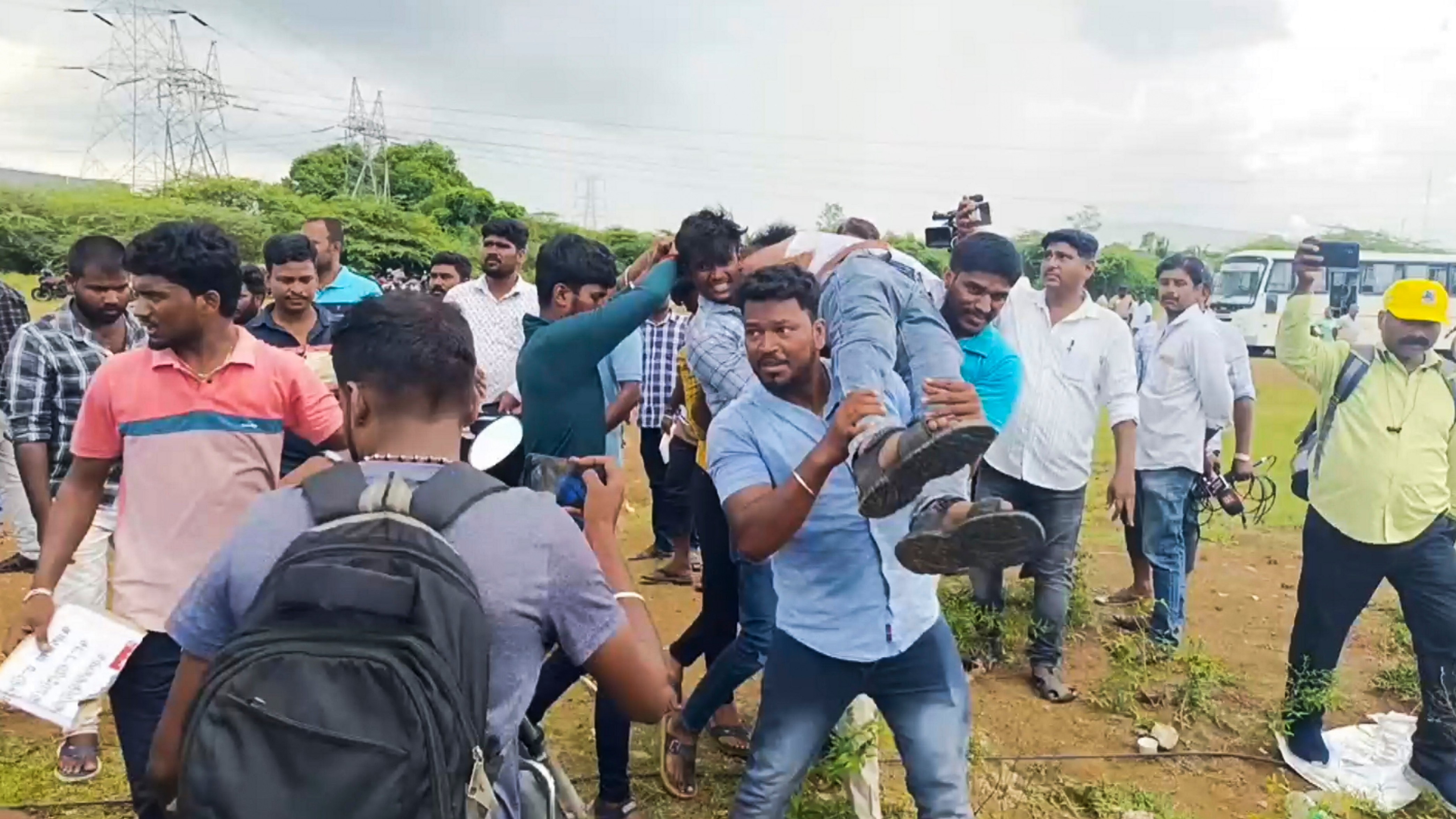Pressure mounts on Tamil Nadu govt after police crackdown on protesting Samsung employees