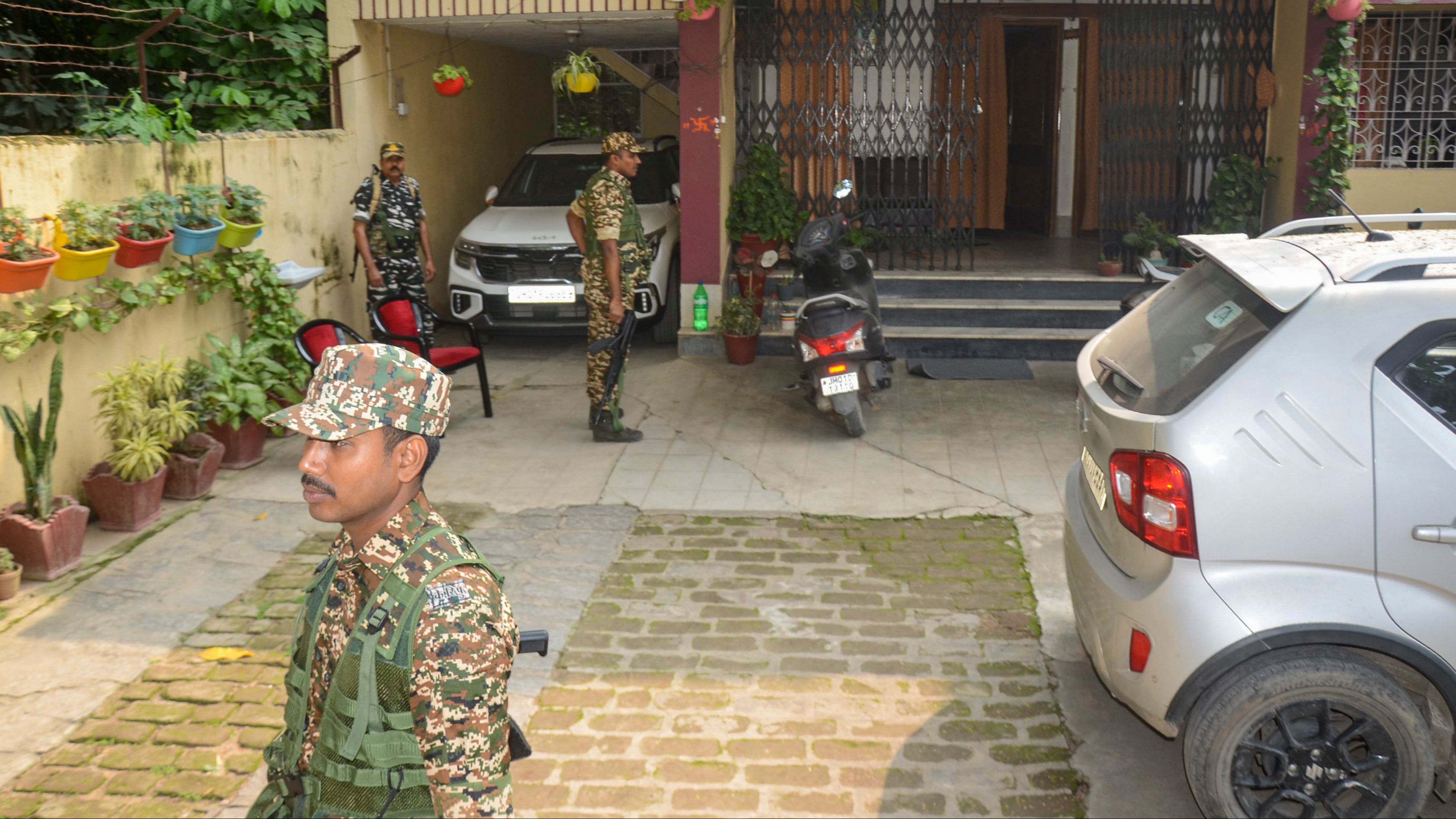 Jharkhand: ED raids IAS officer, minister's aides in money laundering case