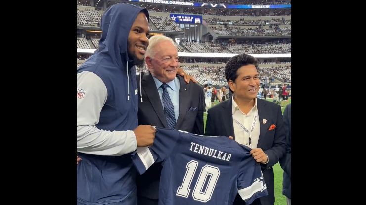 Sachin Tendulkar honoured by Dallas Cowboys during NFL game