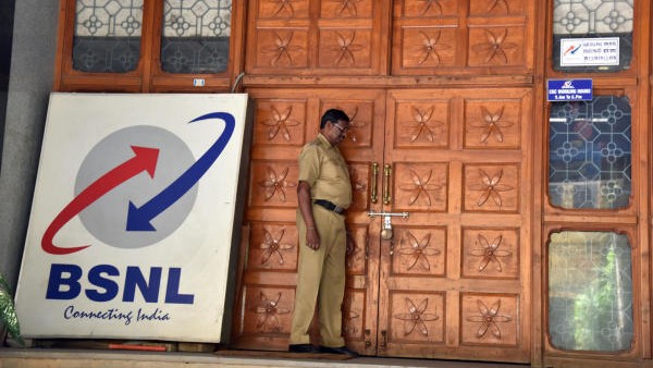 Total debt on major telcos hits Rs 4.09 lakh crore in FY24; BSNL debt lowest at Rs 23,297 crore