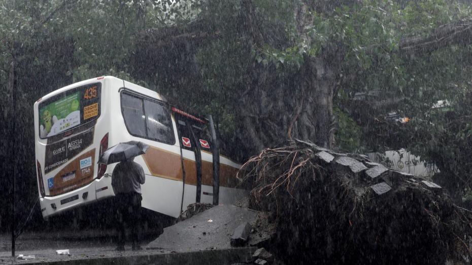 Five killed, 27 injured in bus accident in Raigad