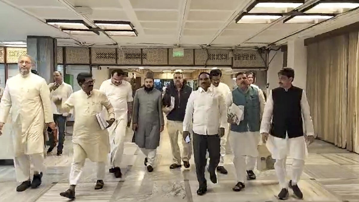 Delhi Waqf Board admin changed presentation without state govt approval: Oppn members walk out of JPC meet