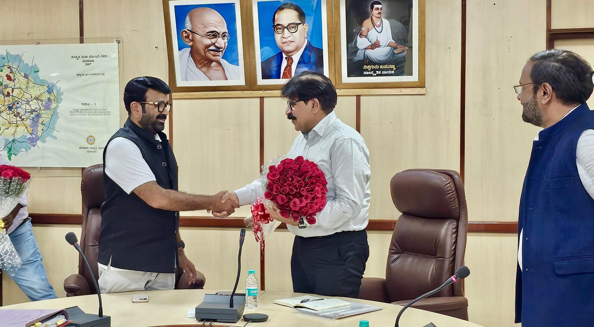 LK Atheeq resigns as Siddaramaiah’s additional chief secretary