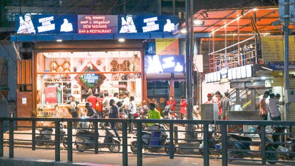 Wine merchants threaten to halt liquor sales over 'corruption' on Nov 20 in Karnataka 