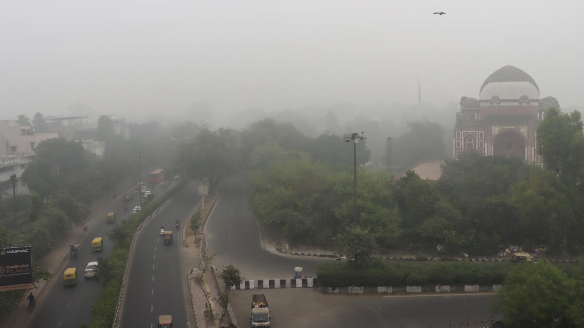 Season's first dense fog hits Delhi, visibility plunges to zero at IGI airport