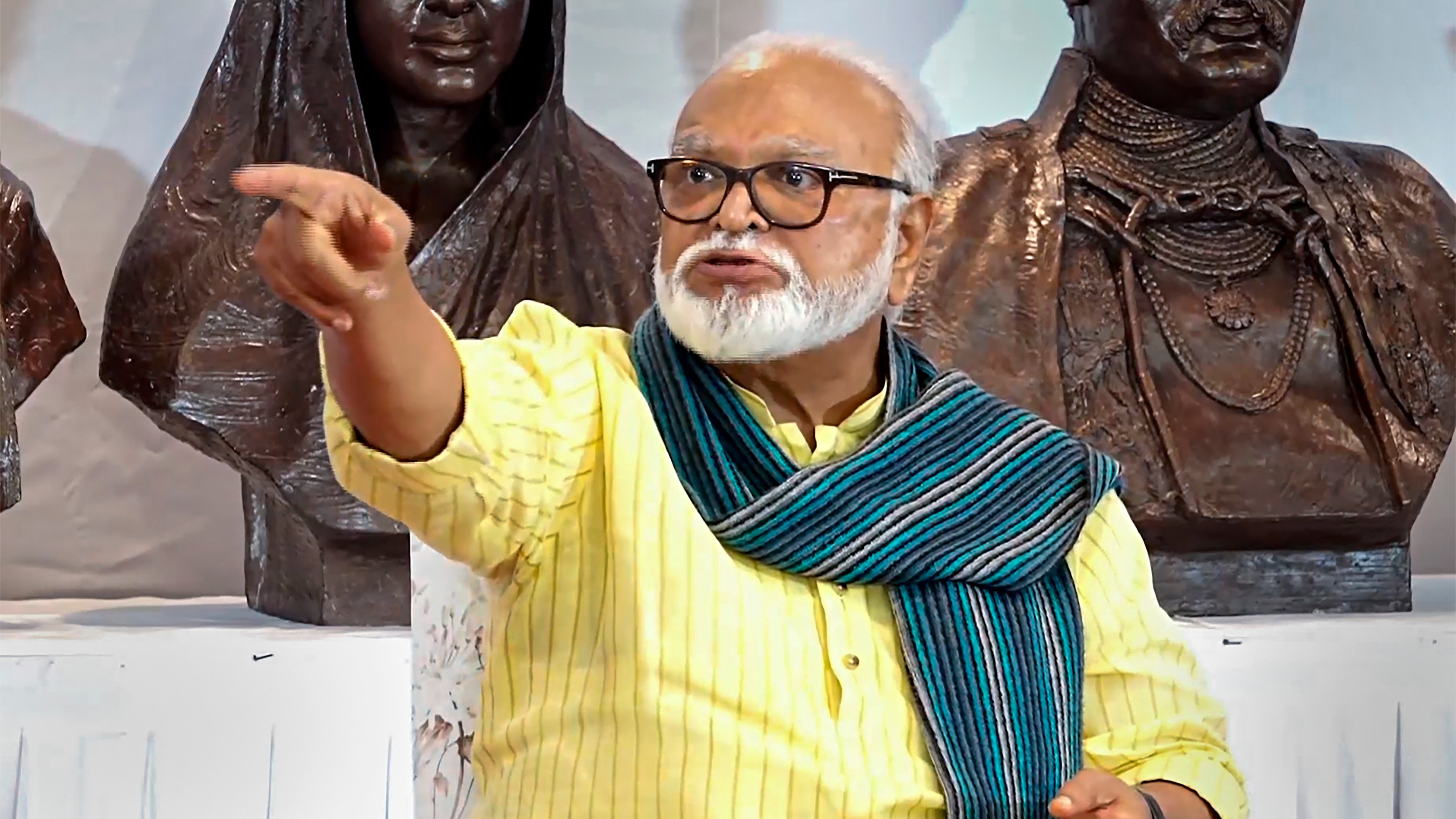 Maratha quota row | Maharashtra forms sub-committee for OBCs even as Chhagan Bhujbal boycotts Cabinet meet