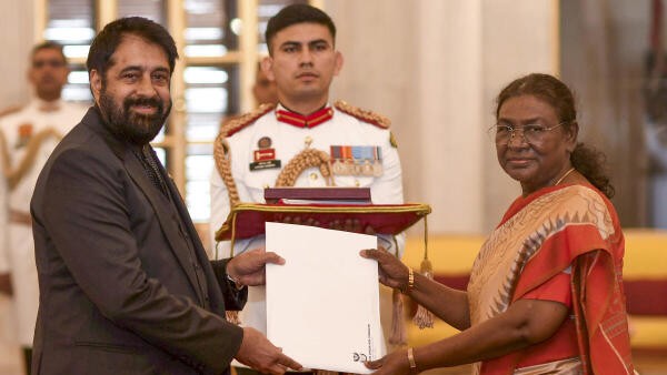 Envoys of six nations present credentials to President Murmu