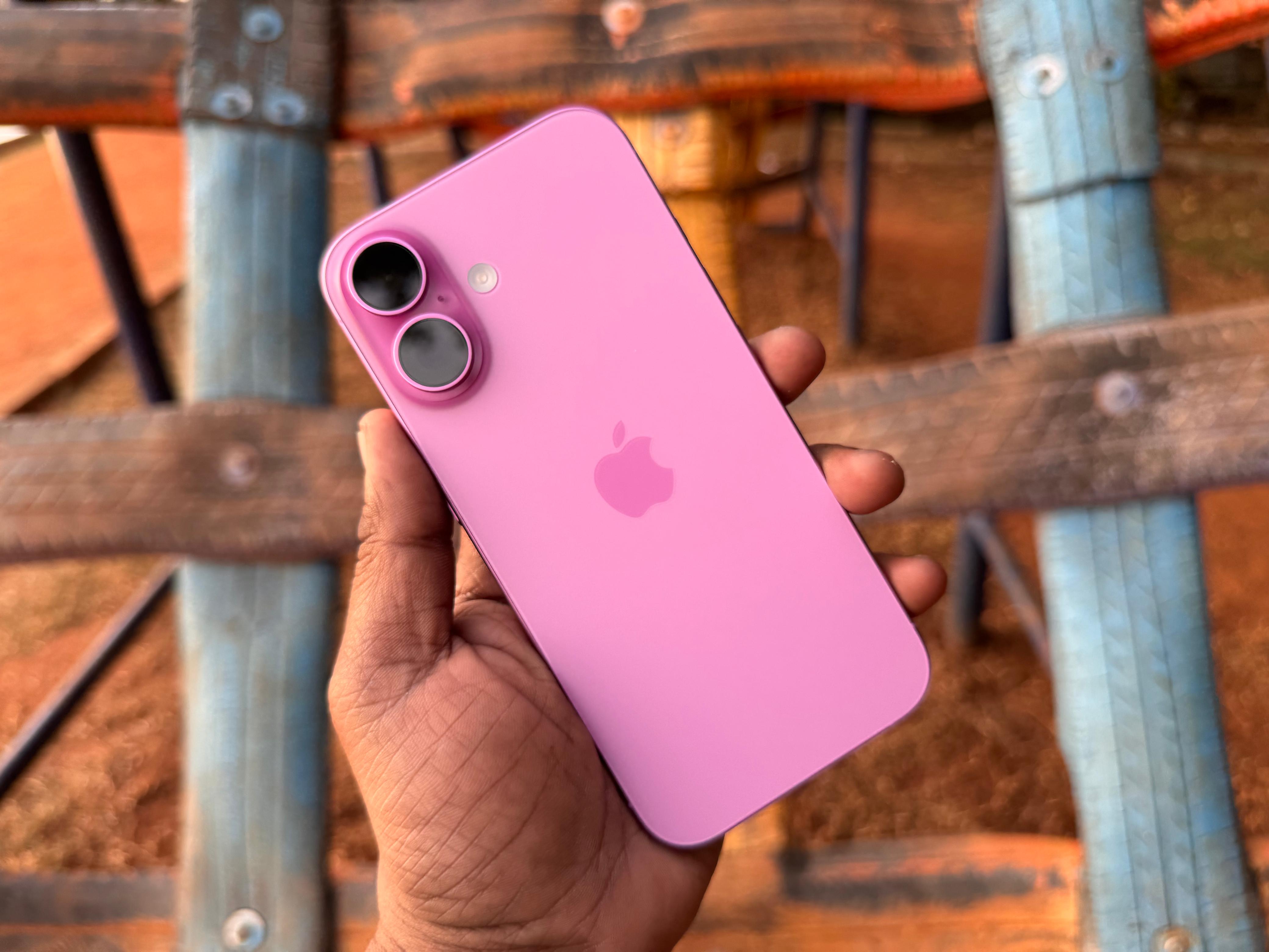 Apple iPhone 16.