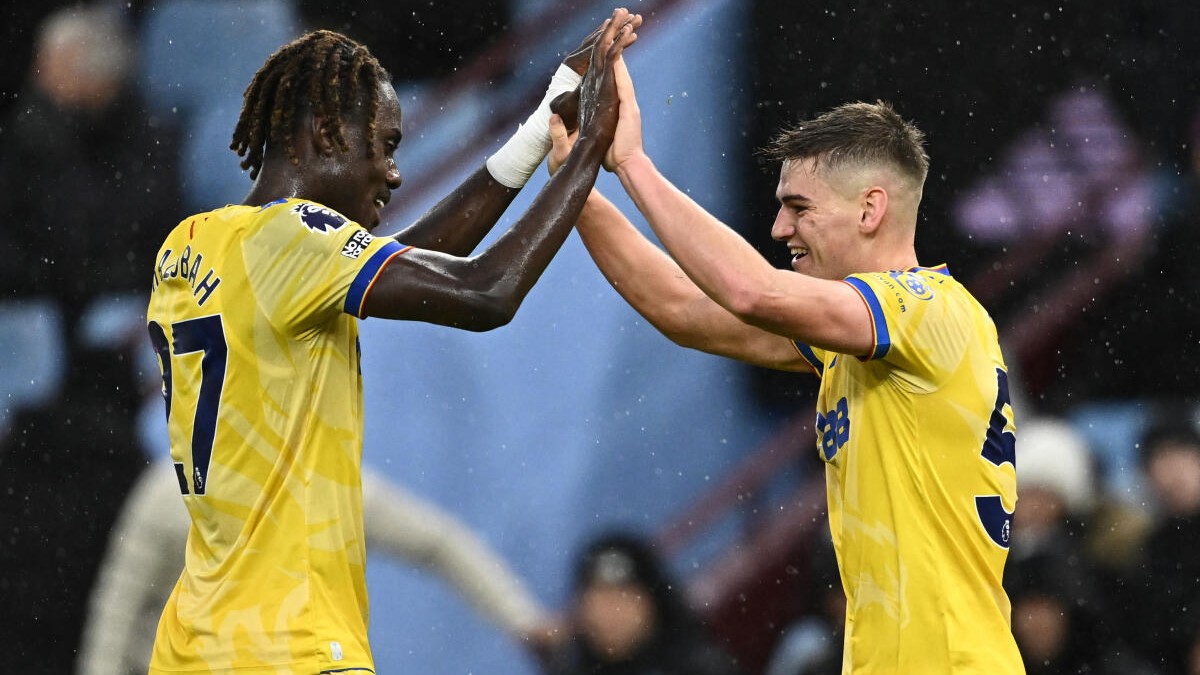 Aston Villa draw with lowly Crystal Palace thanks to late header from Ross Barkley