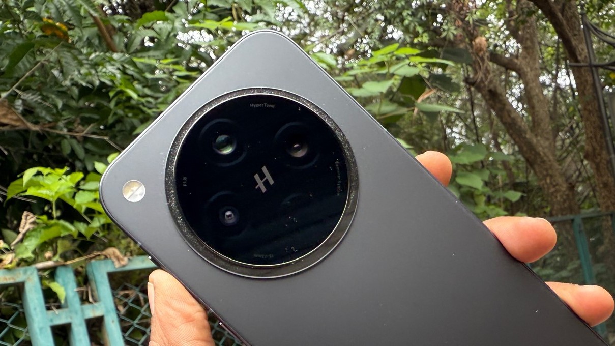 Oppo Find X8's Cosmos Ring-inspired Hasselblad camera module.