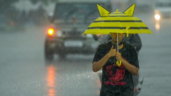 Rains: IMD issues red alert in three Kerala districts