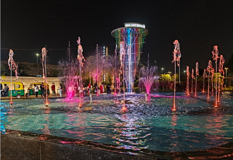 Oppo Find X8's camera sample captured in the night.