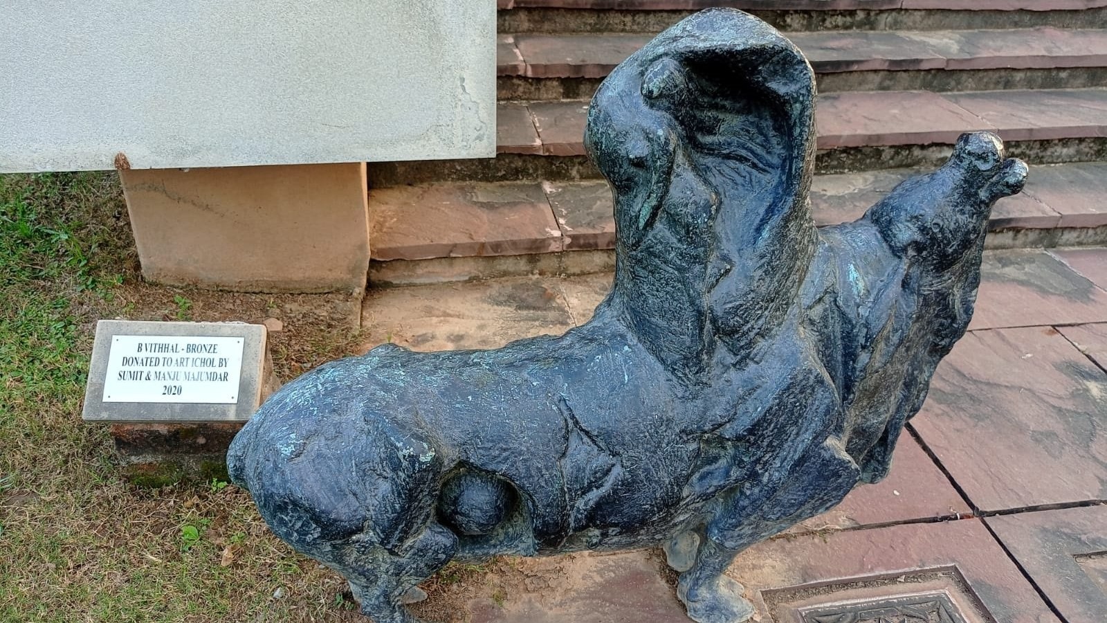 An open-air art haven in a temple town