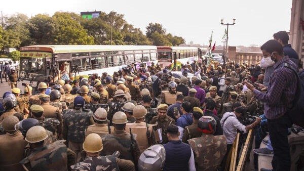 More than 160 protesting farmers arrested in Noida