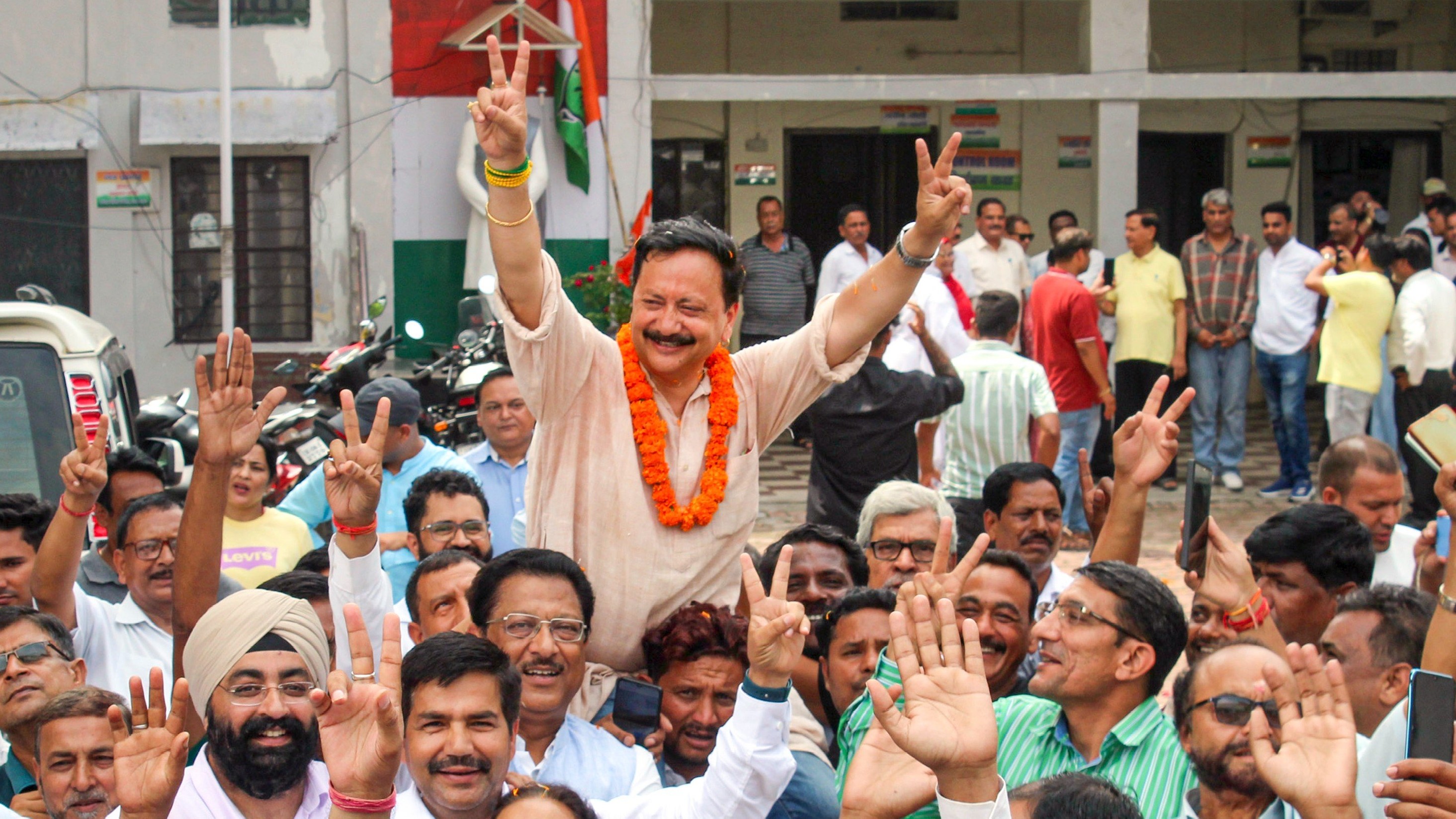 Congress' Uttarakhand chief Mahara clashes with journalists