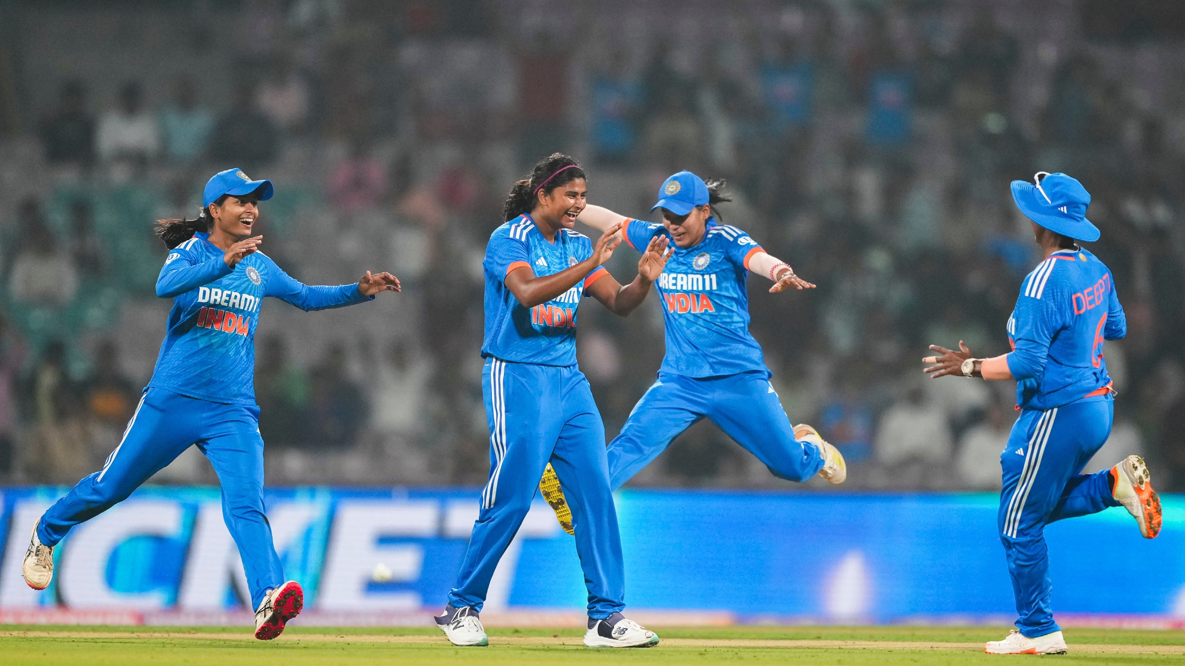India women opt to bat against Australia, Sadhu to make ODI debut