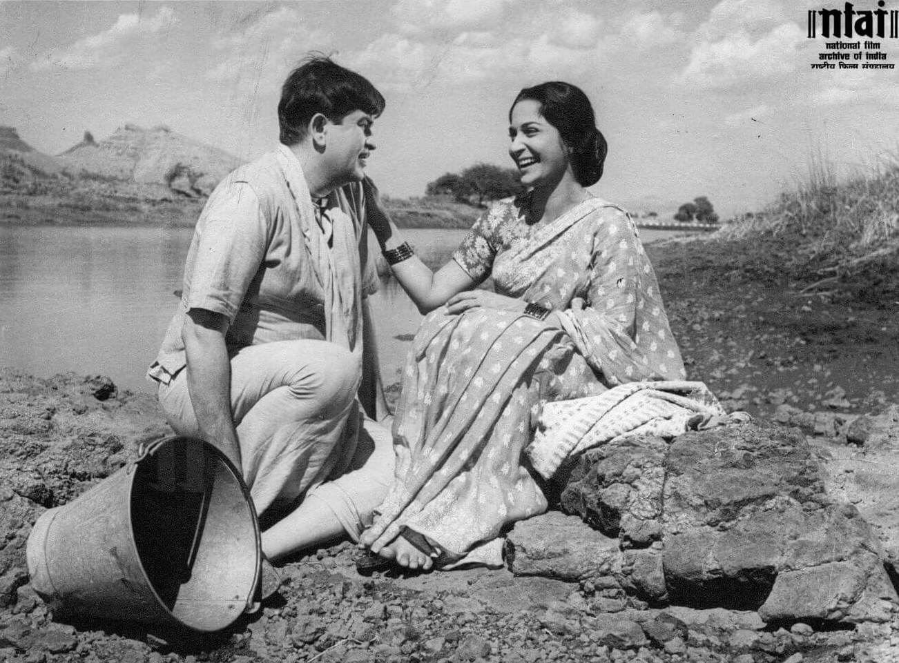 The relationship between cart driver Hiraman and dancer Heerabai in ‘Teesri Kasam’ is among Kapoor’s finest outings. 