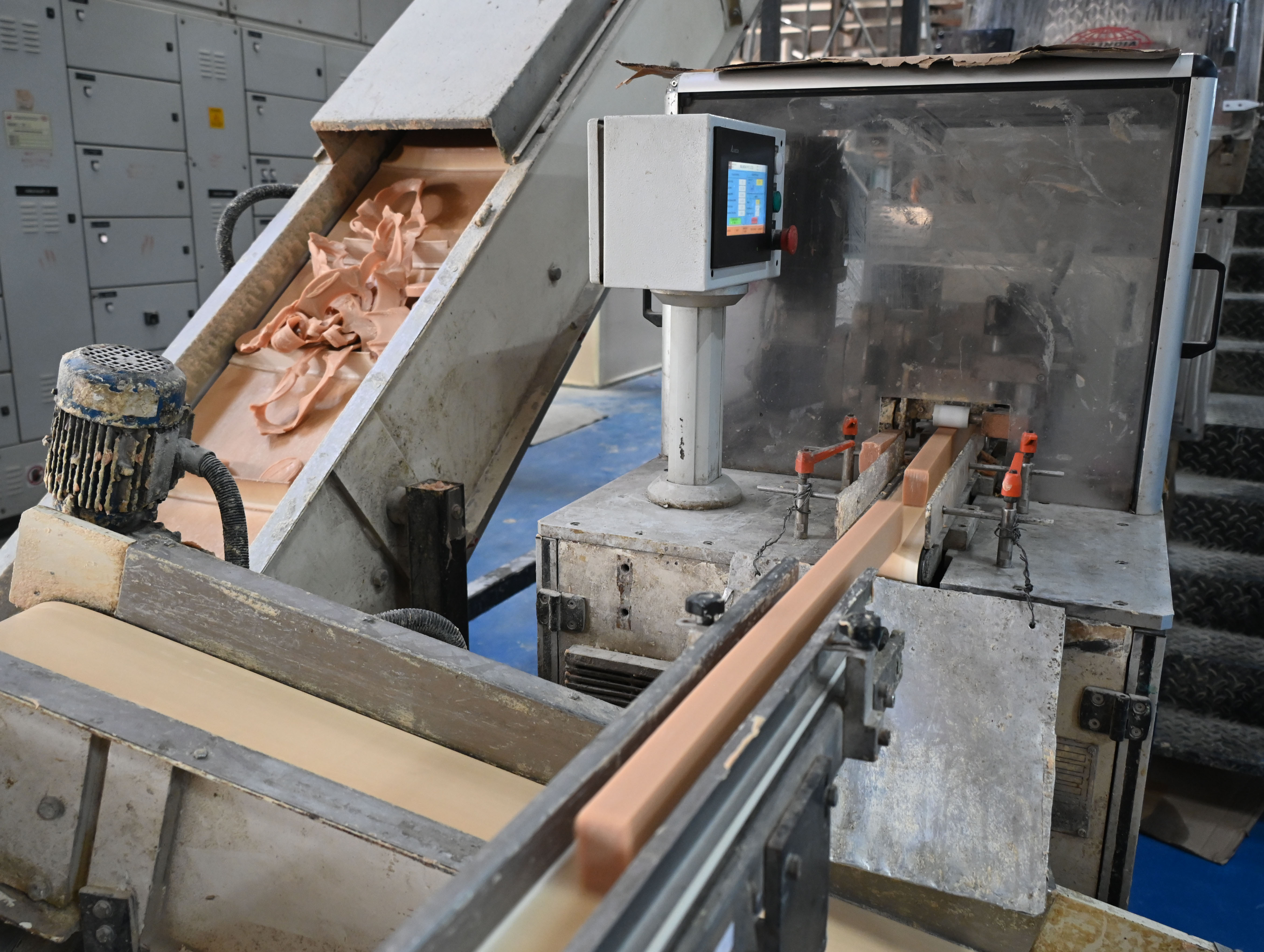 The mixture gets shaped into elongated bars after plodding and milling.