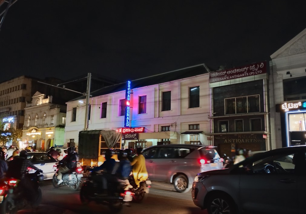 Motorola Moto G35 5G sample with night mode on.