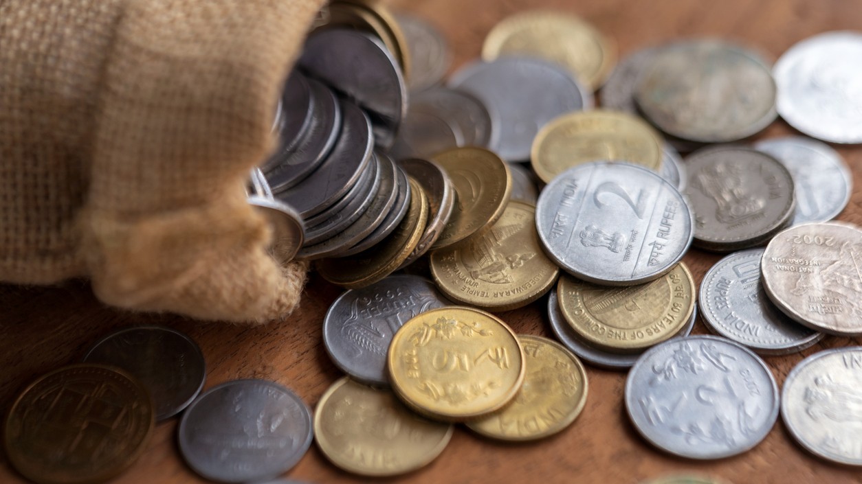 Petty change: Coimbatore man offers to pay Rs 80,000 alimony in coins