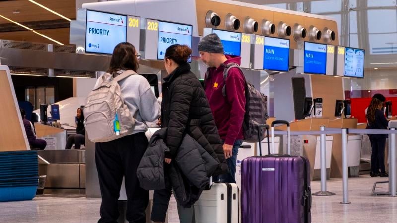 Delays grow after American Airlines grounds US flights over technical issue