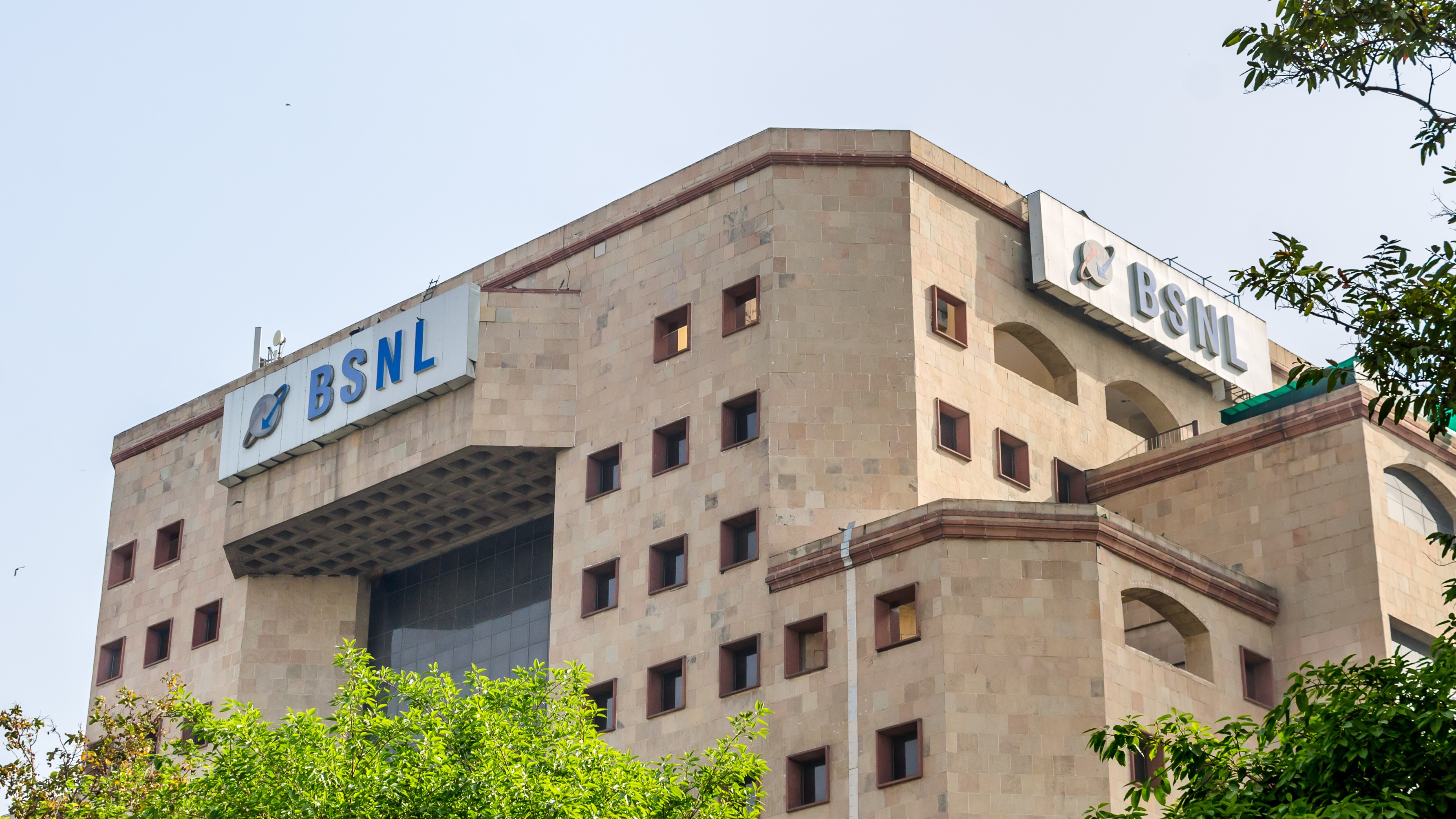 BSNL plans to reduce employee base by 18,000-19,000: Report