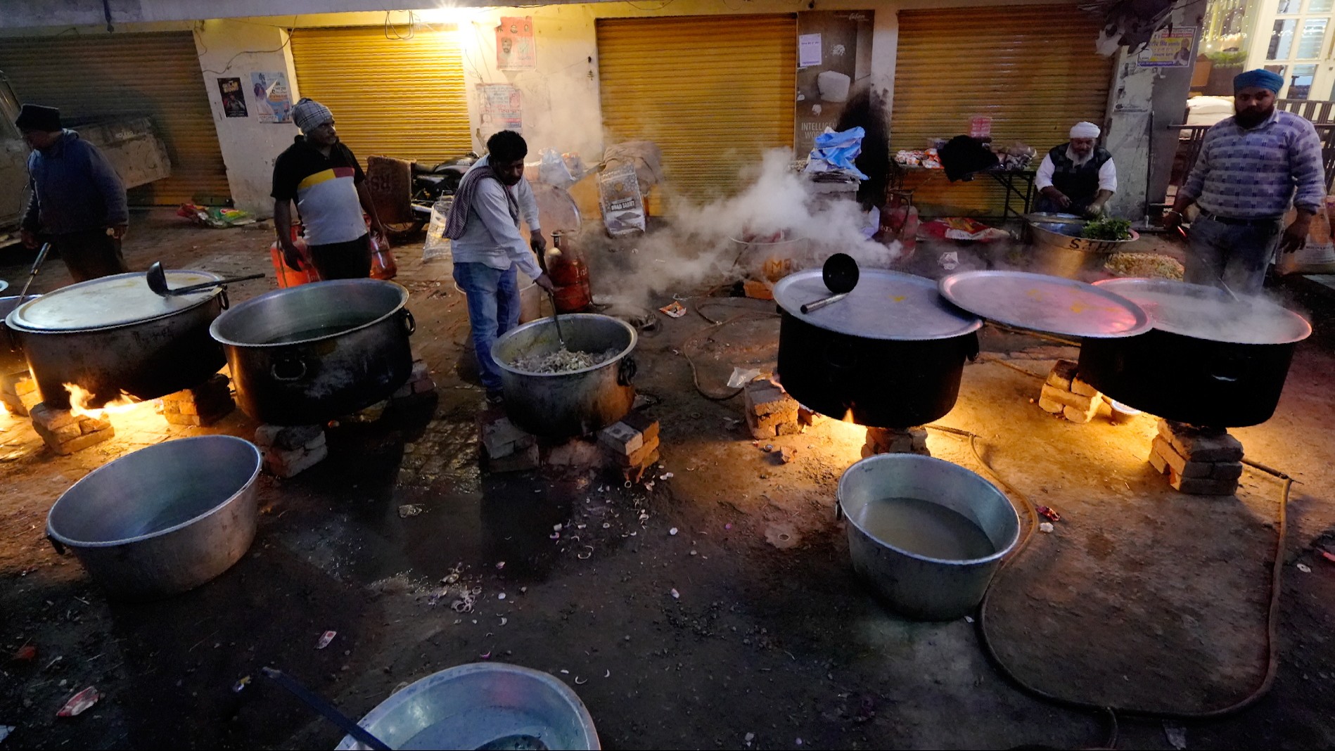 Employees of a restaurant prepare food for farmers during the statewide 'bandh' called as part of their ongoing protest in Amritsar.