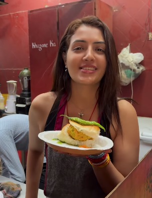 Chandrika Dixit, the viral 'Vada Pav' girl.