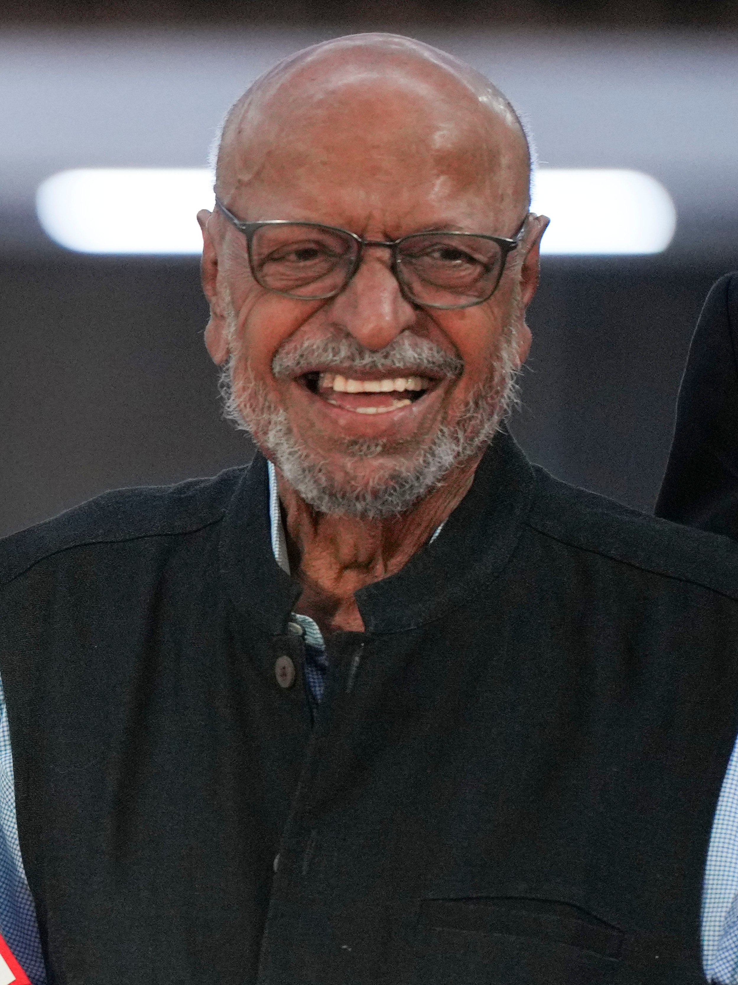 Shyam Benegal, a renowned Indian filmmaker known for pioneering a cinema movement that tackled social issues in the 1970s, died after suffering from a chronic kidney disease.