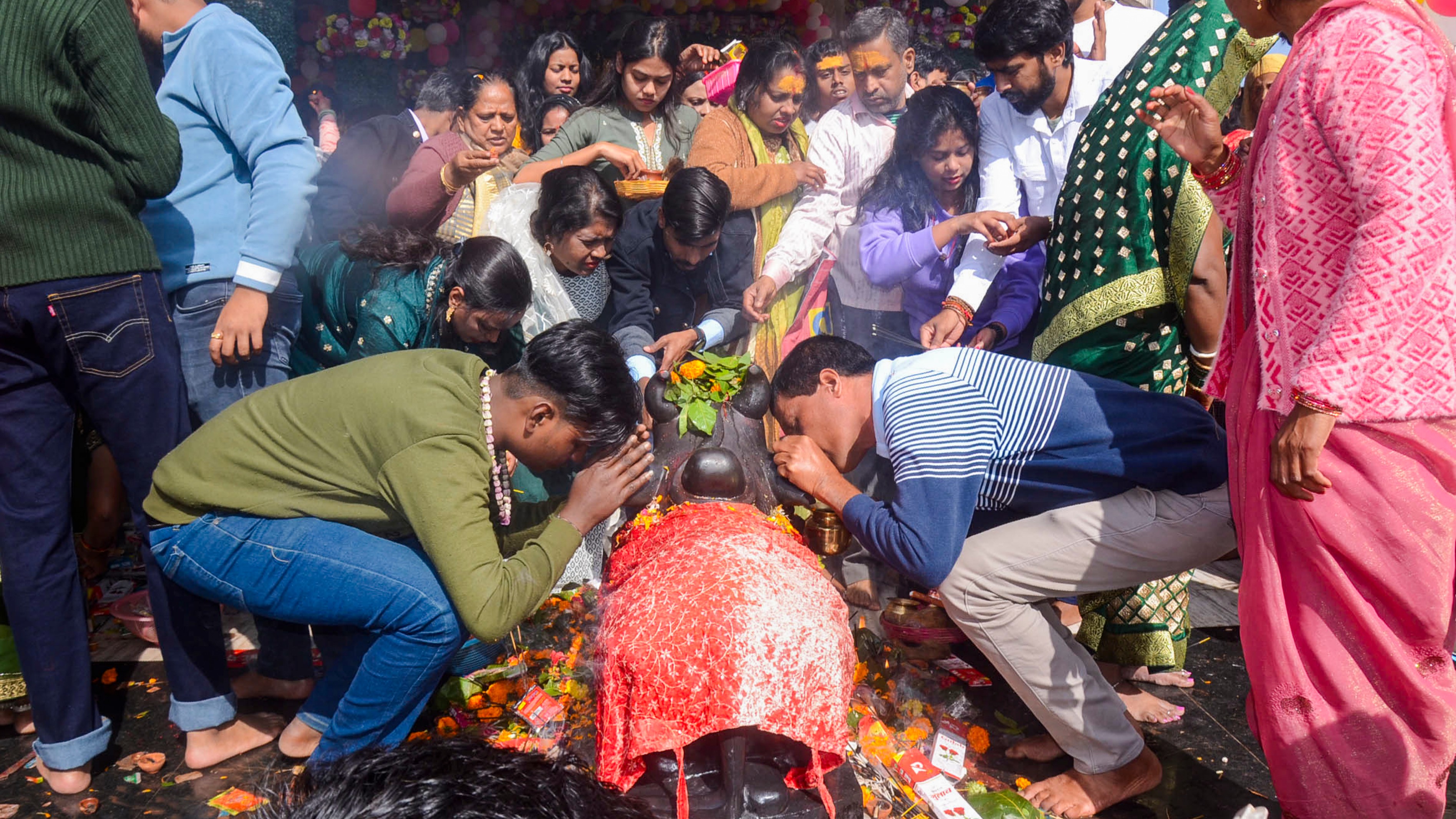 Devotees perform rituals on Lord Shiva on the first day of the New Year in Ranchi.