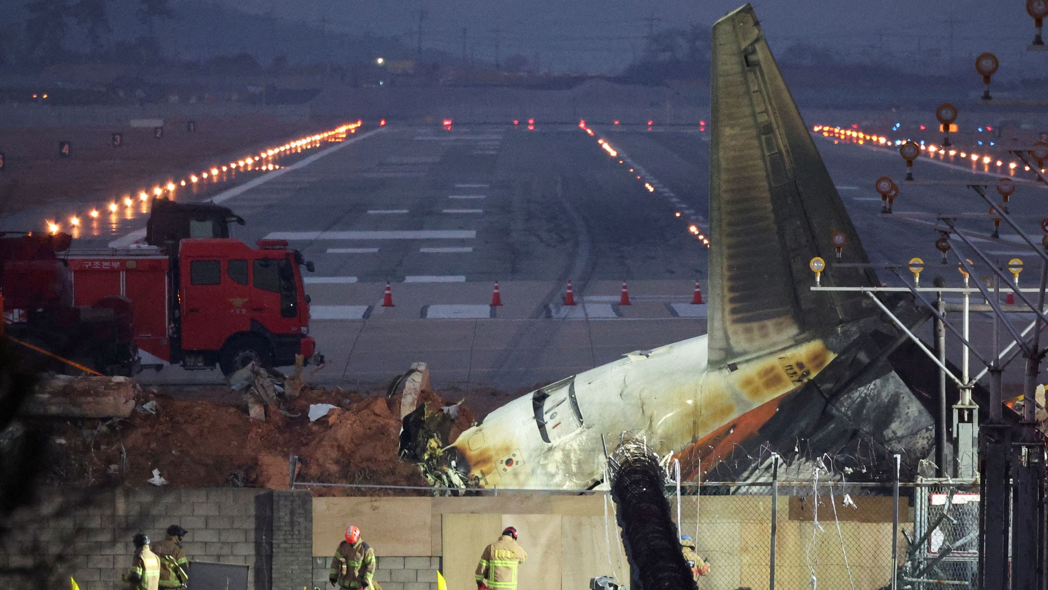 Jeju Air jet still had a working engine when it crashed, investigation update says