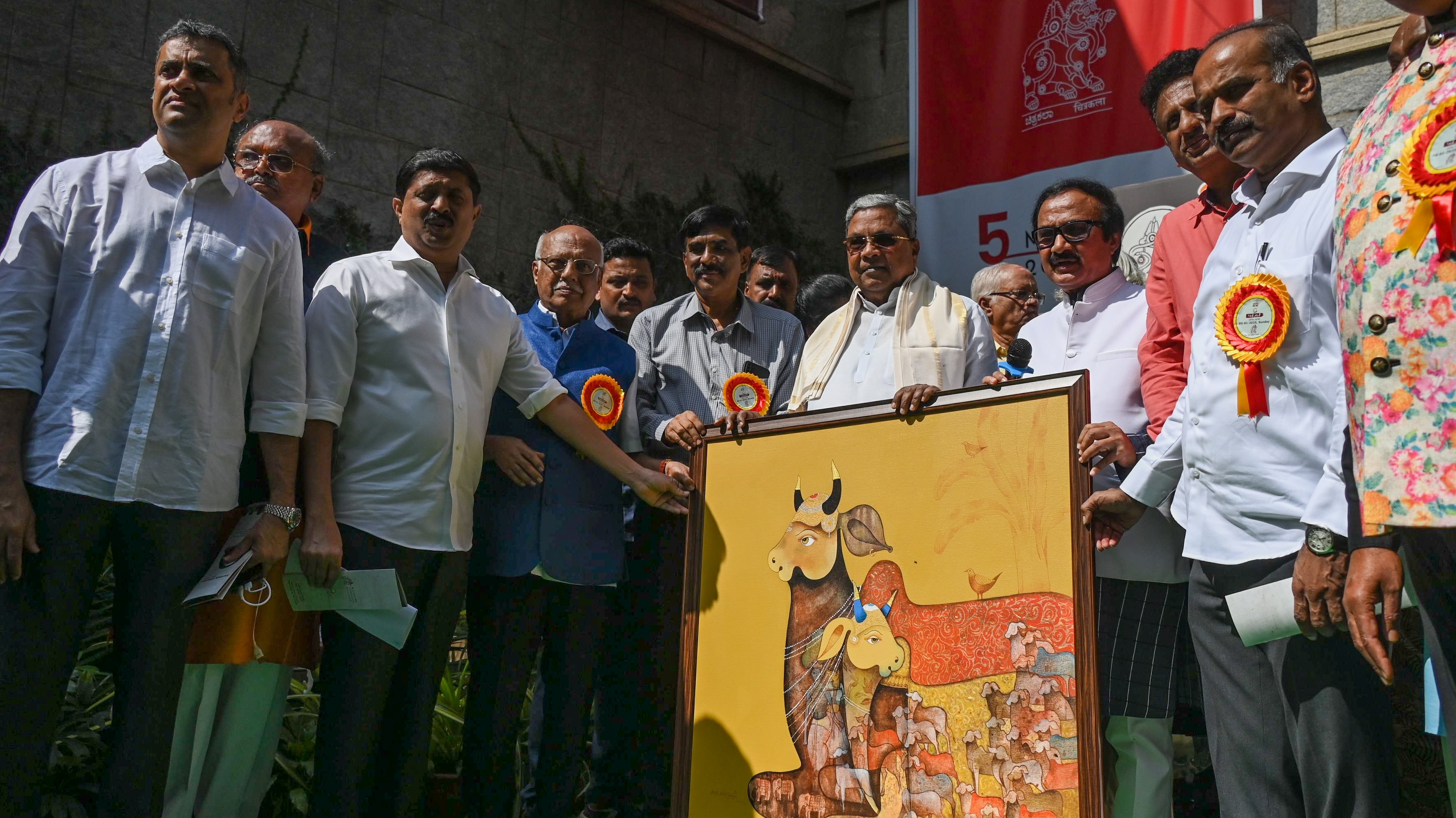Siddaramaiah inaugurates 'Chitra Santhe', encourages people to support artists by purchasing artwork