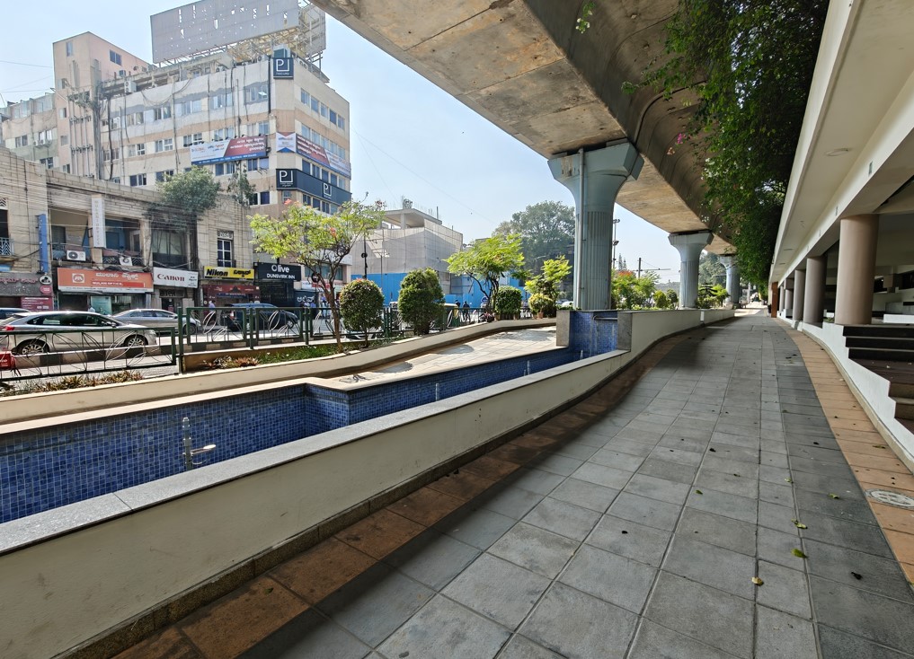 OnePlus 13 5G's camera sample with ultra-wide angle mode.