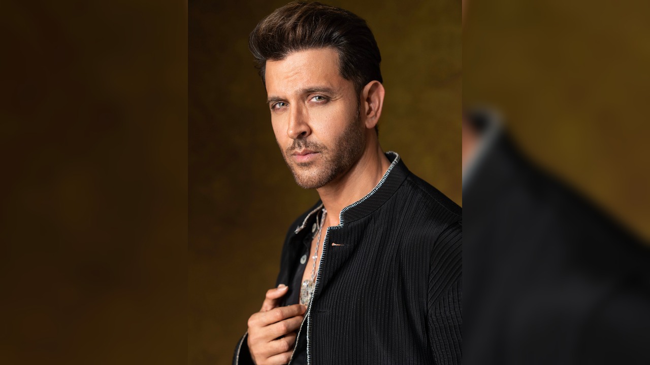 Hrithik Roshan recovering from knee injury, spotted on crutches at Deb Mukherjee's funeral