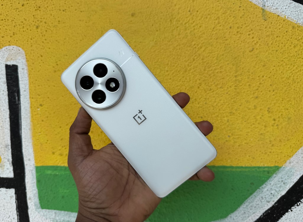 OnePlus 13 5G.