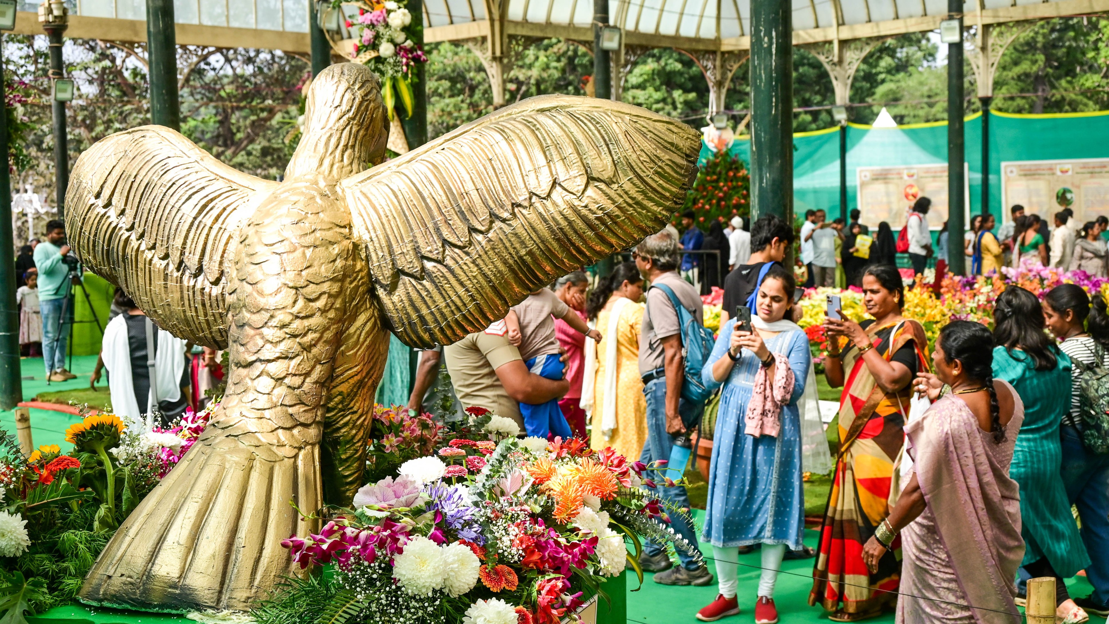 Flowers, poets, Ramayana: Lalbagh's Republic Day show is delight to senses