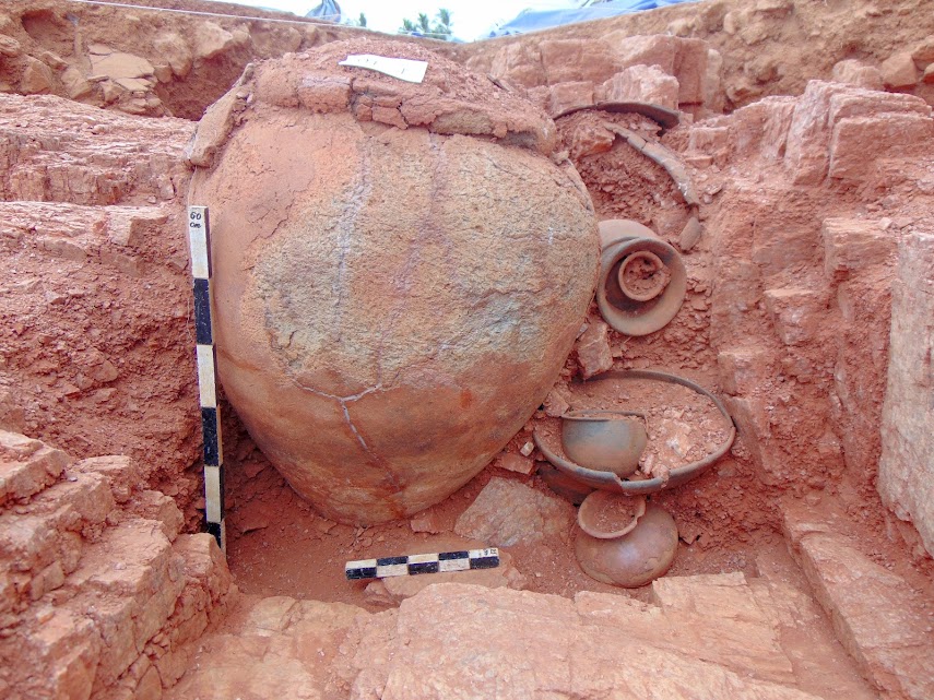 An urn excavated at Sivagalai