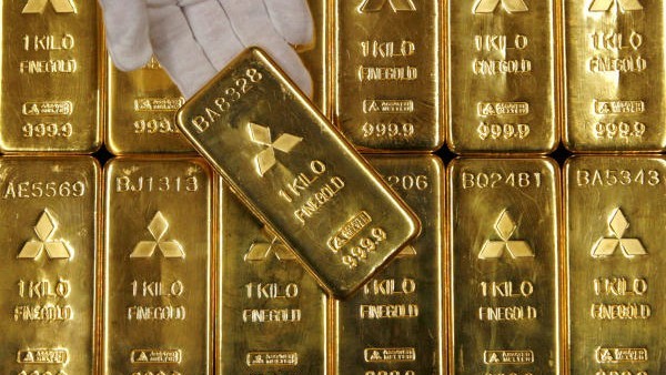 Gold jumps Rs 400 to breach Rs 85,000-mark