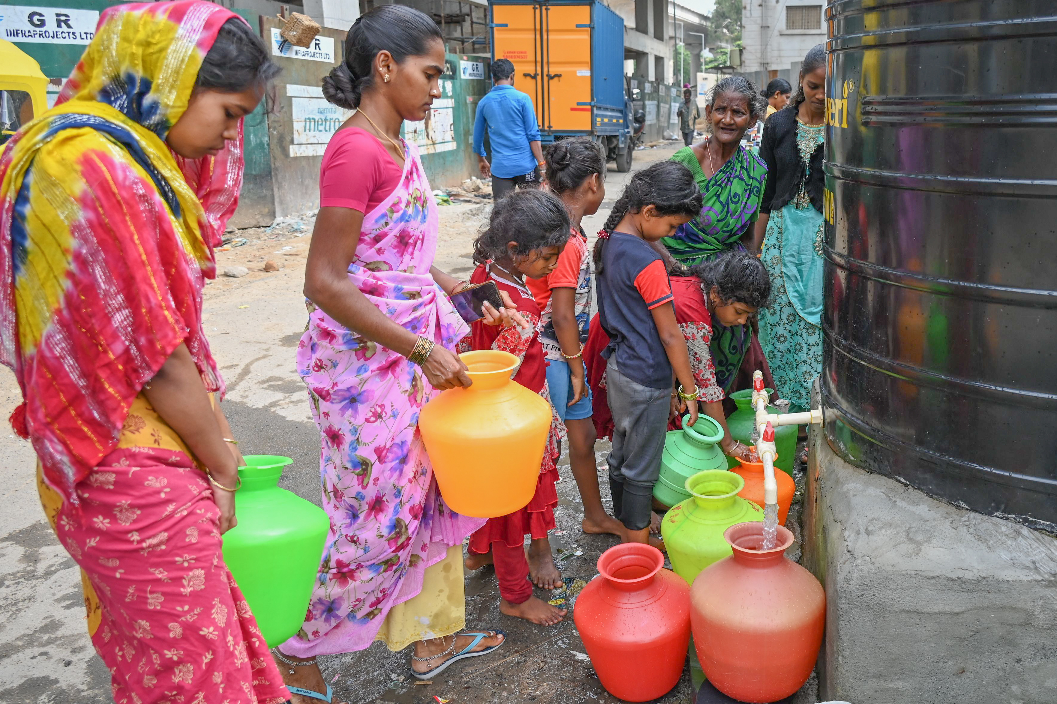 Local residents collect free Cauvery drinking water.