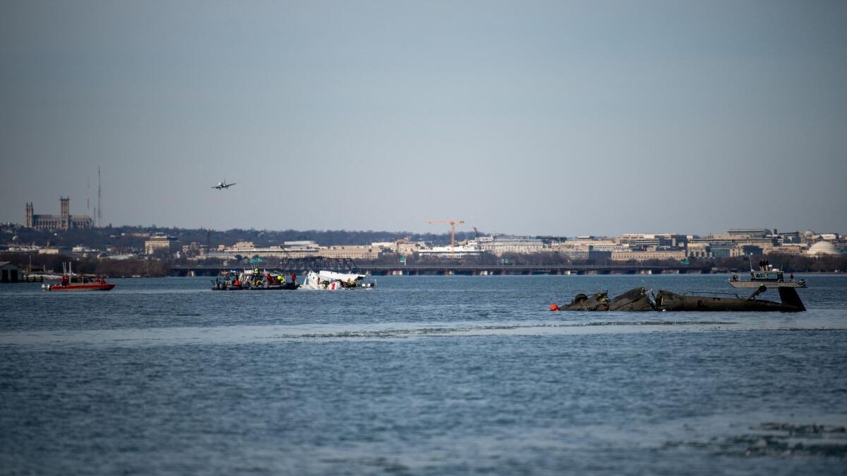 Investigators seek to salvage aircraft after deadly Washington crash