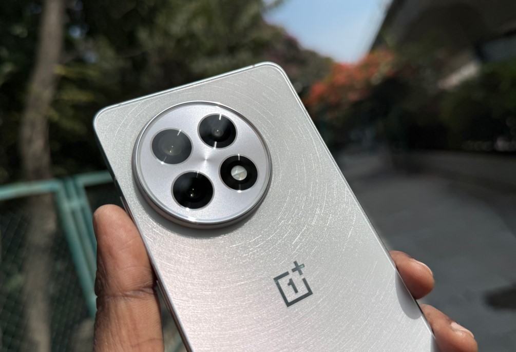 OnePlus 13R.