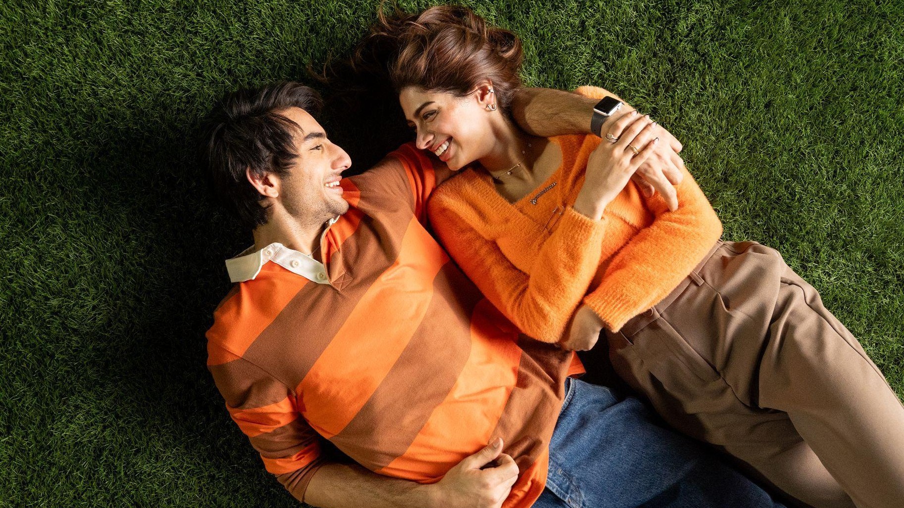Nadaaniyan: A South Delhi diva, a middle-class overachiever boy, and one outrageous plan: Hire him as her fake boyfriend to save her squad. But when real feelings crash their party, can they handle the mess of falling in love? 