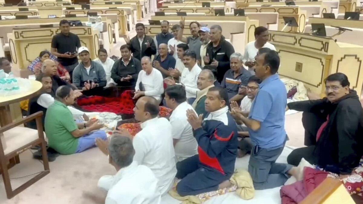 Congress legislators continue 'dharna', spend night in Rajasthan Assembly
