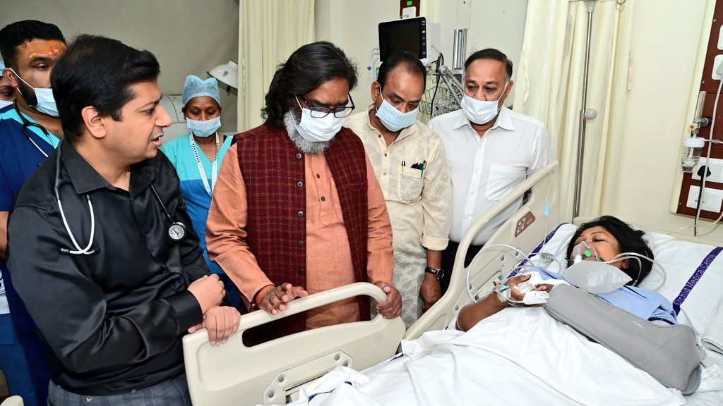 JMM MP Mahua Maji injured while returning from Maha Kumbh after her car hit truck