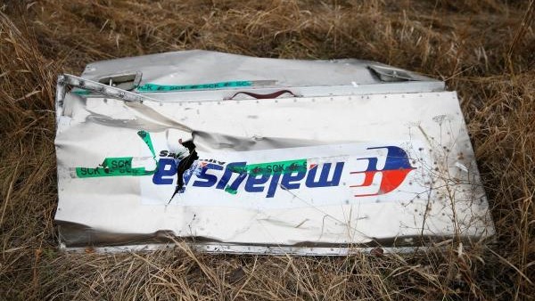 Malaysia yet to finalise MH370 search contract, as ship heads to new zone
