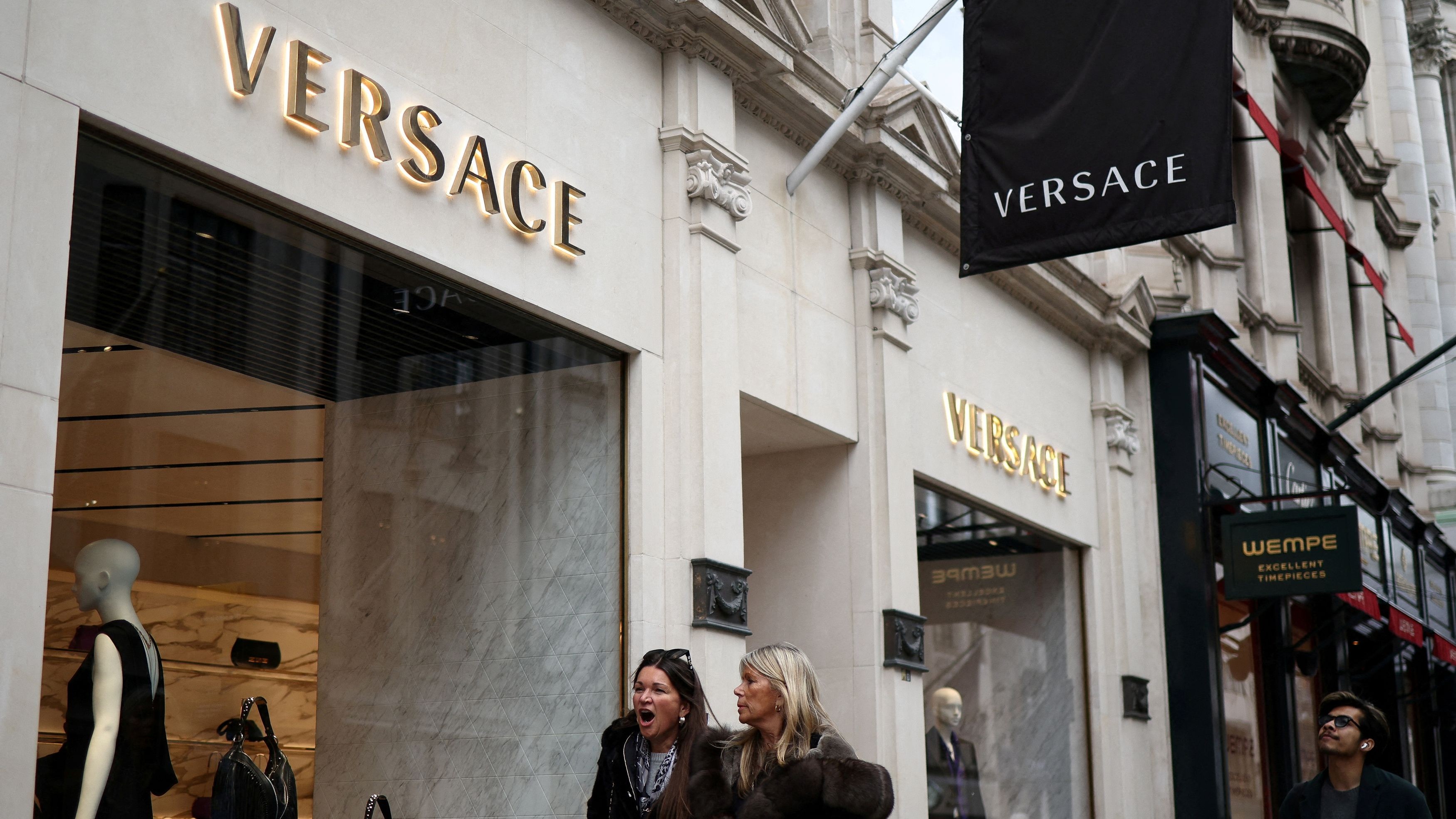 Prada inches closer to $1.6 billion deal for Versace