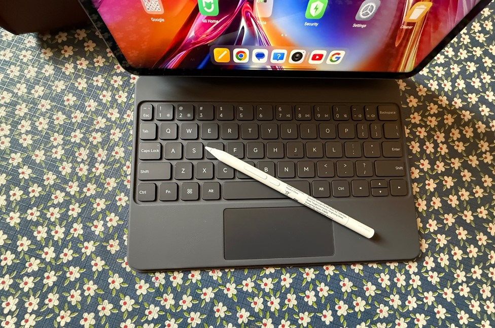 Xiaomi Pad 7 with Focus Keyboard cover and Xiaomi Focus Pen.